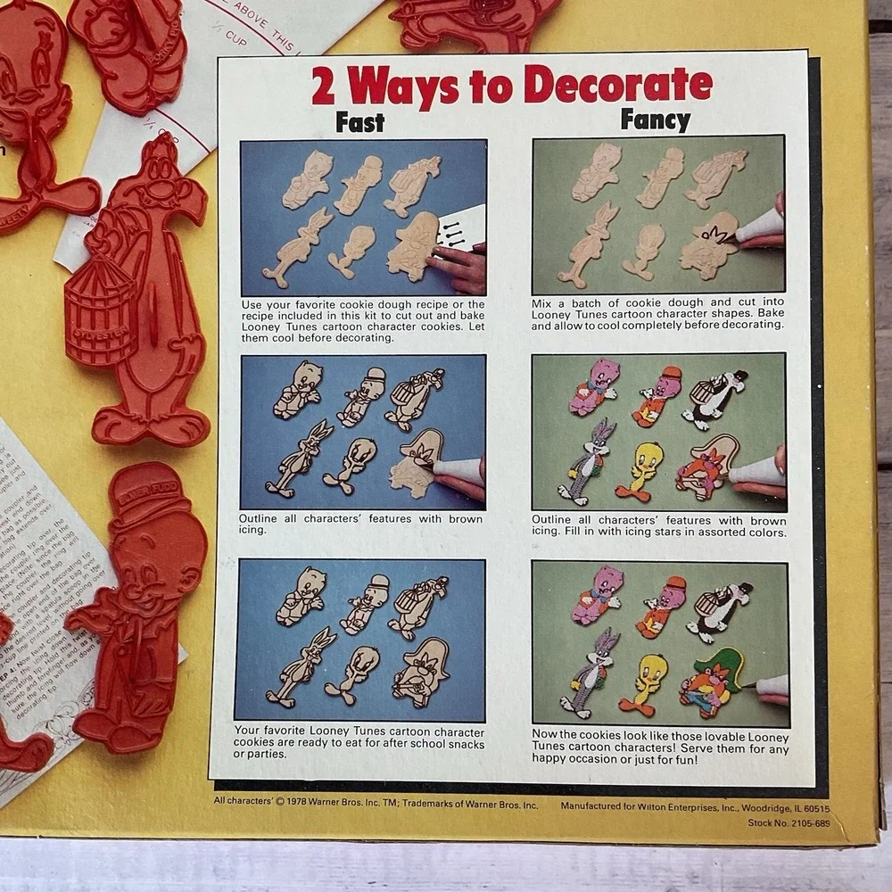 Wilton Looney Tunes Cookie Cutters‎ Decorating Kit 1978 Warner Bros Bugs Bunny